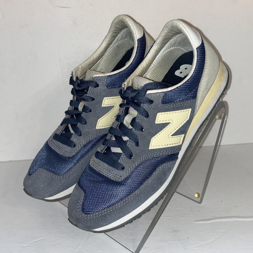 Size 9 - New Balance Classics Traditionnels Blue